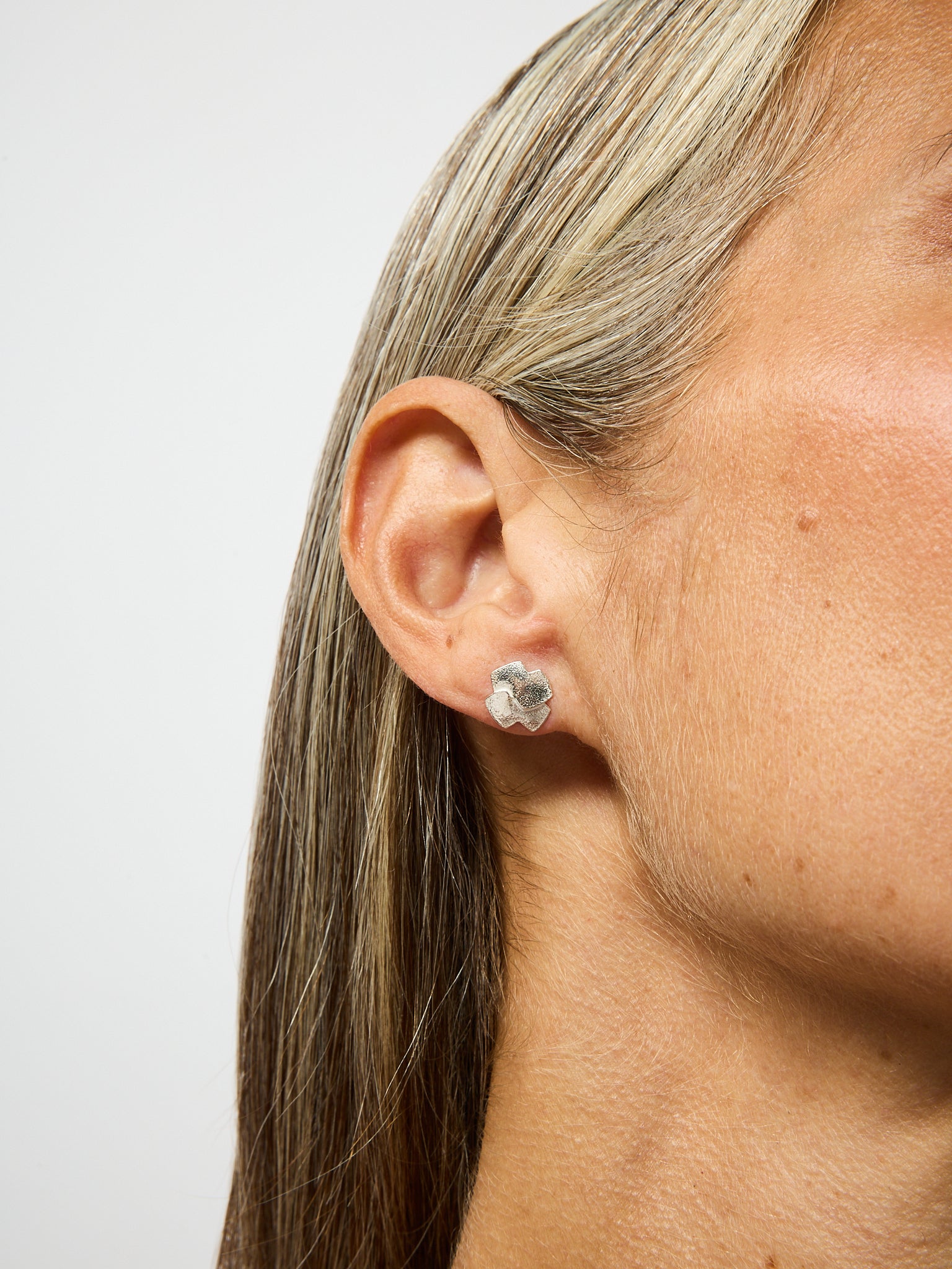 BEDROCK Small Flower earrings